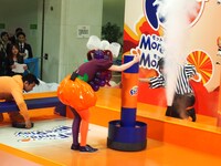 ゴールにパックが入ると煙が噴射される。