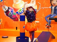 喜びをあらわにするきゃりー。