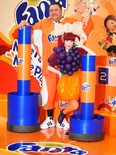 曙太郎ときゃりーぱみゅぱみゅ。