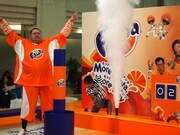 勝利を噛み締める曙太郎。