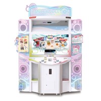 全国アミューズメント施設に置かれる「DanceEvolution ARCADE」の実機。
