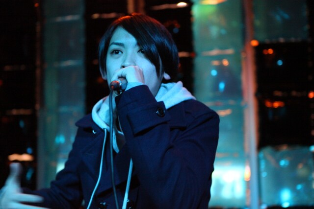 2月16日に行われたコンベンションパーティでライブを披露したSALU。