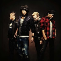 写真左から溝口和紀、J、スコット・ギャレット、藤田"CBGB"高志。