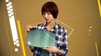 篠田麻里子が出演する「Love PC, Love HP. ENVY14編」の1シーン。