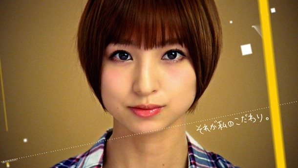 篠田麻里子が出演する「Love PC, Love HP. ENVY14編」の1シーン。