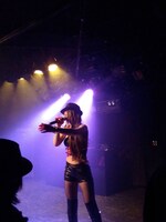 「FUNKY EGG!!! -mini- vol.1」で熱唱する真崎ゆか。