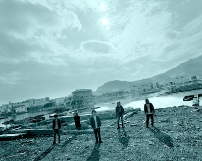 EGNISHの最新アーティスト写真は宮城・南三陸町で撮影された。