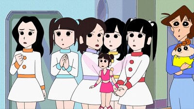 アニメ「クレヨンしんちゃん」に登場するワロタ星人。各キャラクターの声優は、写真左から菊地あやか、小森美果、仲川遥香、岩佐美咲、渡辺麻友、手前が多田愛佳。 (C)臼井儀人/双葉社・シンエイ・テレビ朝日・ADK (C)臼井儀人/双葉社・シンエイ・テレビ朝日・ADK 2012