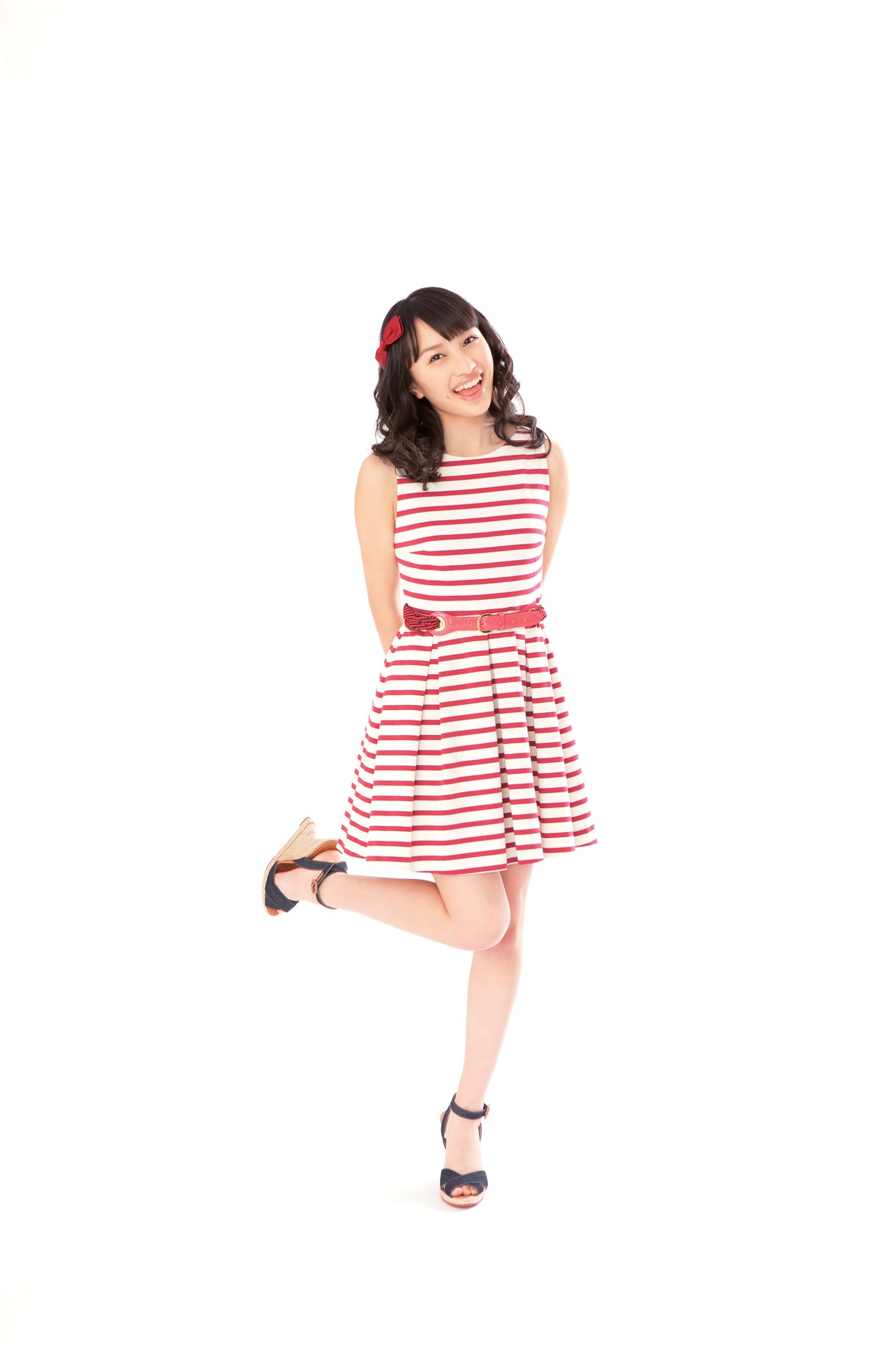 特集記事「私の地元へいらっしゃ～い!!」より、百田夏菜子（ももいろクローバーZ）。