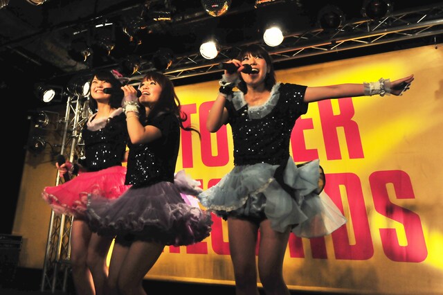 写真はタワーレコード渋谷店イベント第1部の様子。