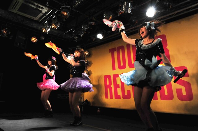 写真はタワーレコード渋谷店イベント第1部の様子。