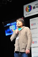 「CDショップ大賞」行達也実行委員長（下北沢mona records店長）の挨拶。