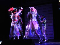 「猛烈宇宙交響曲・第七楽章『無限の愛』」をパフォーマンスするももいろクローバーZ。