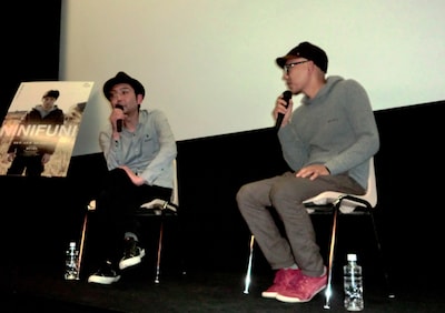 左が向井秀徳、右が真利子哲也監督。