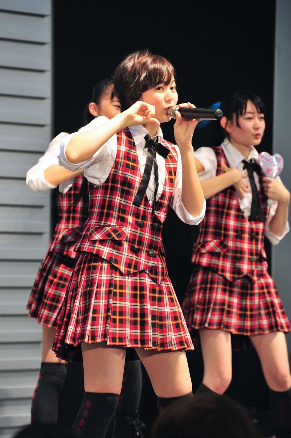 安本彩花