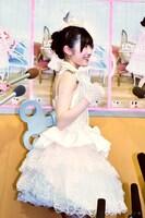 衣装について「ポイントは（背中の）ゼンマイです！」とアピール。