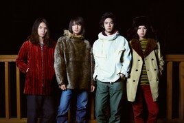 黒猫チェルシー、新作収録曲PVでジェンガ真剣勝負