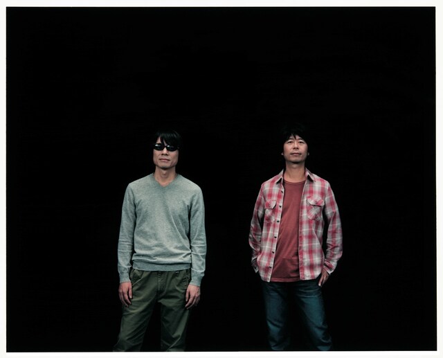 アルバムジャケットで2人が着ている衣装はアーティスト写真と同じもの。