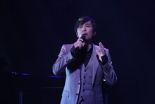 徳永英明×松浦晃久「上を向いて歩こう」の模様。