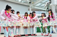 ジャンケンで代表者を選ぶ9人。