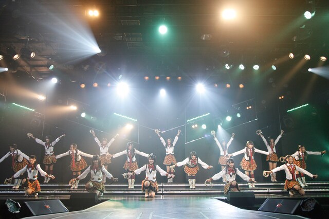 「僕らの風」を披露するHKT48チームH。