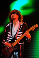 今週の人気の画像10位は「L'Arc-en-Ciel世界ツアー、初日香港で1万人が熱狂」より、ken（G）。