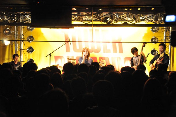 アルバム「TIME MACHINE」リリースイベントの模様。