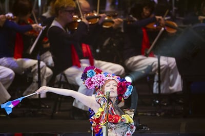 椎名林檎（Vo）（撮影：荒井俊哉）