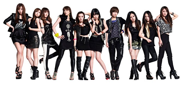 DiVA（写真左から6番目が増田有華）