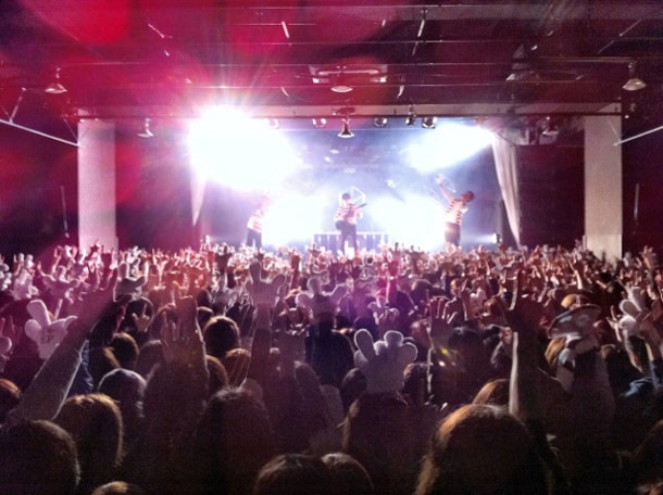 写真は3月2日の「ソナポケイズムvol.3」仙台Rensa公演の模様。