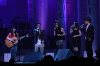 JUJU×miwa×槇原敬之×今井マサキ×加藤いづみ「TRUE COLORS」の模様。