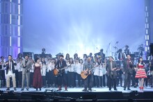 ゆず×VOJA×全出演者「Hey和」の模様。