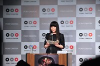 手紙にしたためた「こどなの主張」を読み上げる南波志帆。