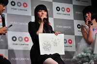 自ら考案したキャラクター「ひょうたん」を軸にシュールな空想の世界を描いた南波志帆。