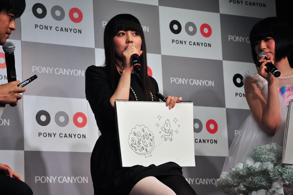 自ら考案したキャラクター「ひょうたん」を軸にシュールな空想の世界を描いた南波志帆。