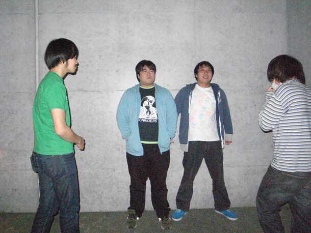 スカート（澤部渡は左から2番目）