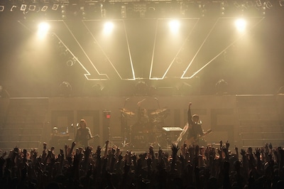 1000本目を祝うべく天井には「1000」の文字が（photo by Kazumichi Kokei）。