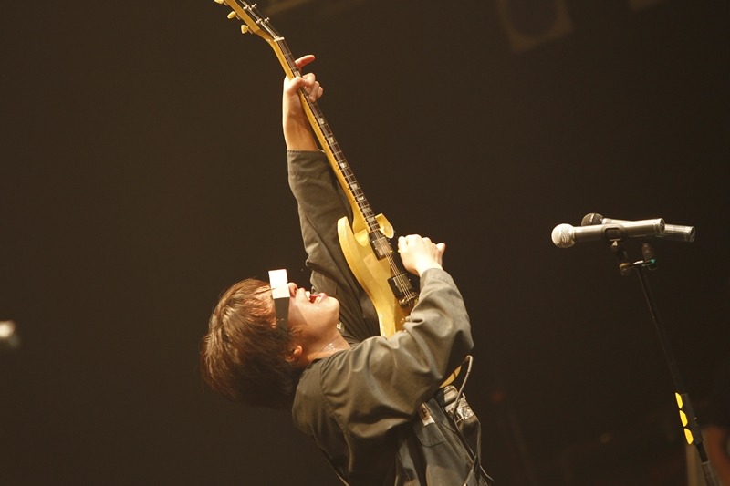 ハヤシヒロユキ（G, Vo, Syn, Programming）（photo by Tsukasa Miyoshi）