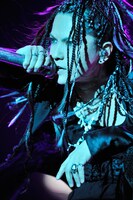今週の人気の画像1位は「L'Arc-en-Ciel、4年ぶり上海公演！熱烈歓迎にhyde感涙」より、hyde（Vo）。