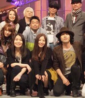 吉高由里子（写真下段中央）とLOVE PSYCHEDELICOのKUMI（左下）、NAOKI（右下）。