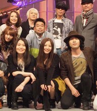 吉高由里子（写真下段中央）とLOVE PSYCHEDELICOのKUMI（左下）、NAOKI（右下）。