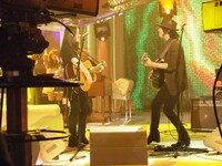 スタジオライブ収録中のLOVE PSYCHEDELICO。