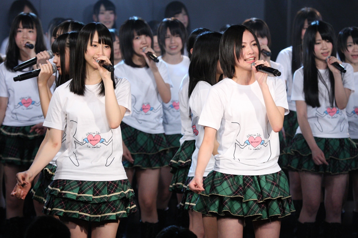 愛知・SKE48劇場での公演の様子。左から松井玲奈（チームS）、松井珠理奈（チームS）。