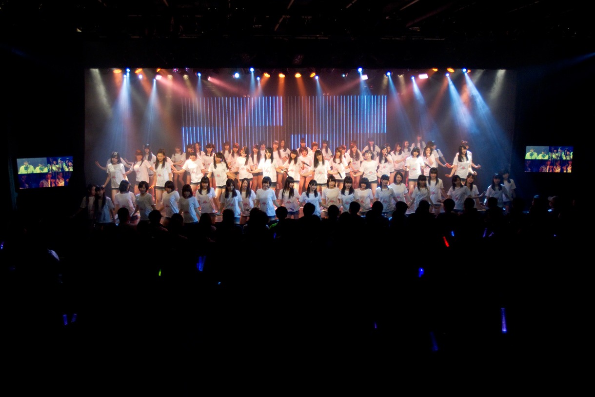 大阪・NMB48劇場での公演の様子。