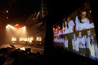 福岡・HKT48劇場での公演の様子。