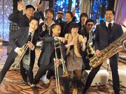 スタジオライブ収録時の中納良恵（EGO-WRAPPIN'）とスカパラ。