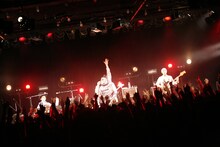 森山未來（写真中央）はフジファブリックのステージにサプライズで登場。（Photo by 五十嵐絢也）