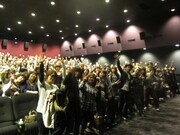 写真はフィルムギグ東京公演の様子。この日は増子直純(Vo)と清水泰次(B)が会場に駆けつけた。
