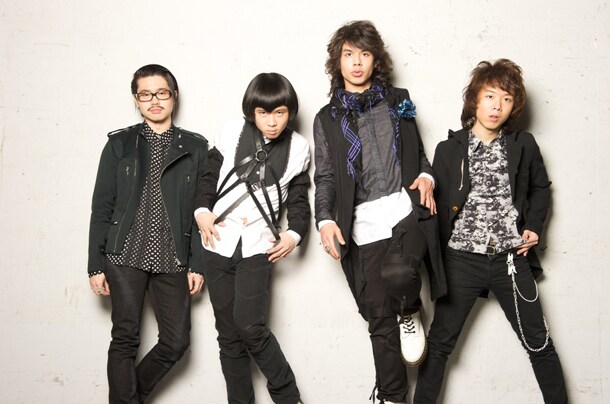 OKAMOTO'S。右から2番目がオカモトショウ。