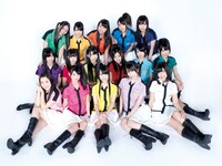 「ラムネの飲み方」公演のアンコール衣装を着用したSKE48チームKII。 (C)AKS / AVEX ENTERTAINMENT